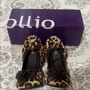Ollio Women's Leopard Print Flats with Brown Floral Detail